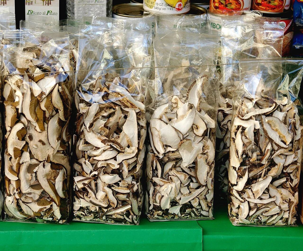 Сушёные белые грибы (Boletus edulis) — традиционный способ заготовки